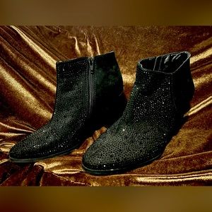 Jennifer Lopez Black Gemstone Bootie, Like New!